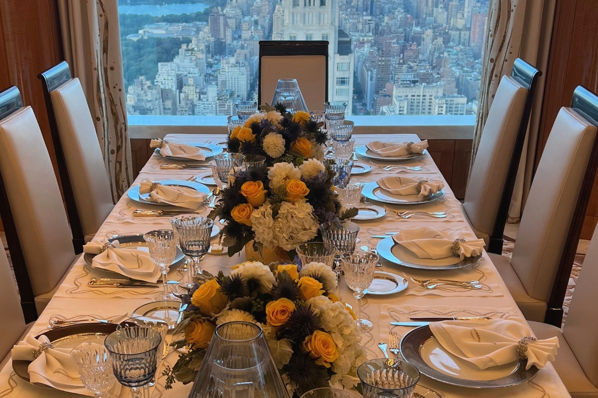 how to set a table place setting — elegant dinner table Manhattan penthouse